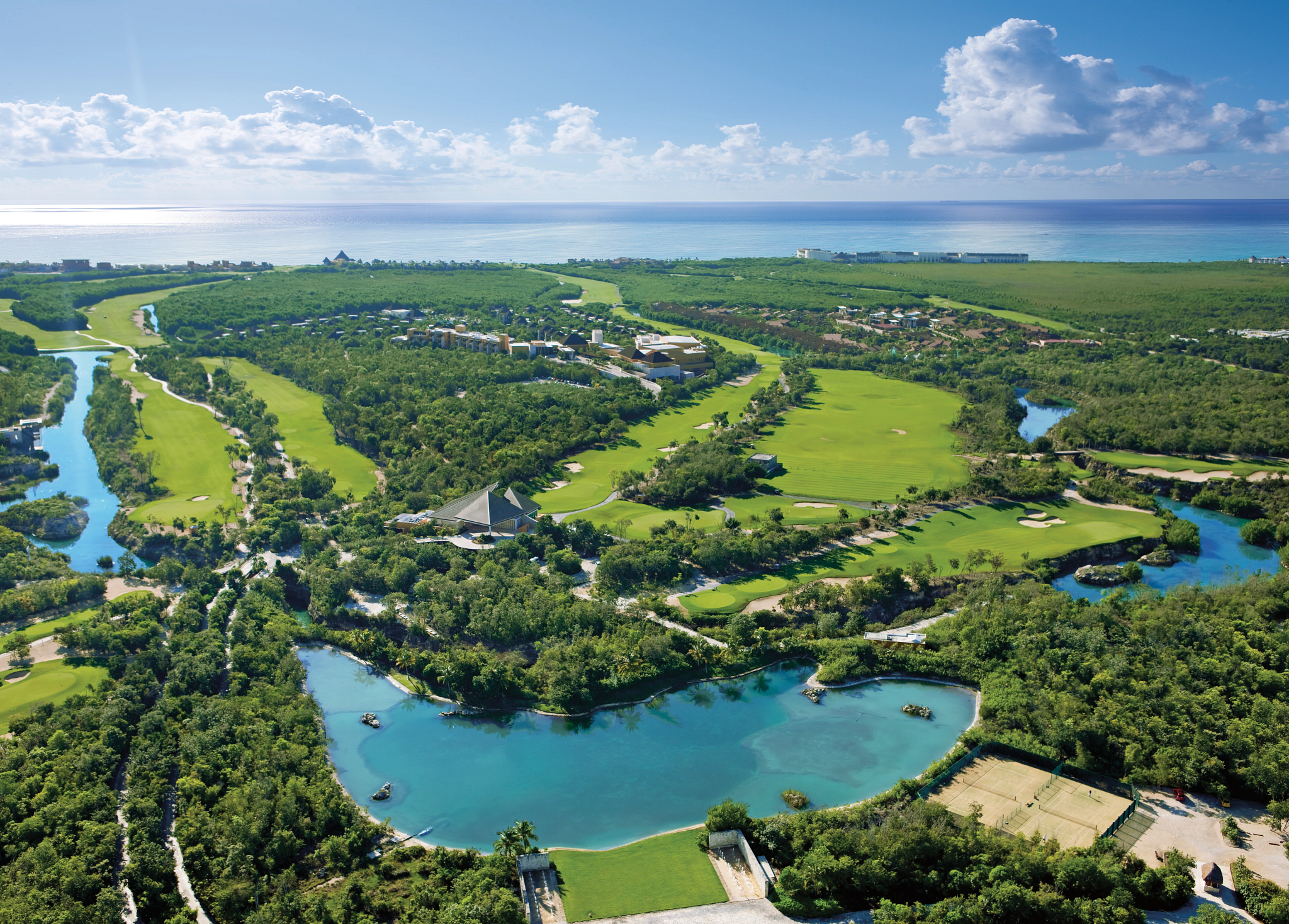 Dreams_Riviera_Cancun_Resort_&_Spa_Golf_Course
