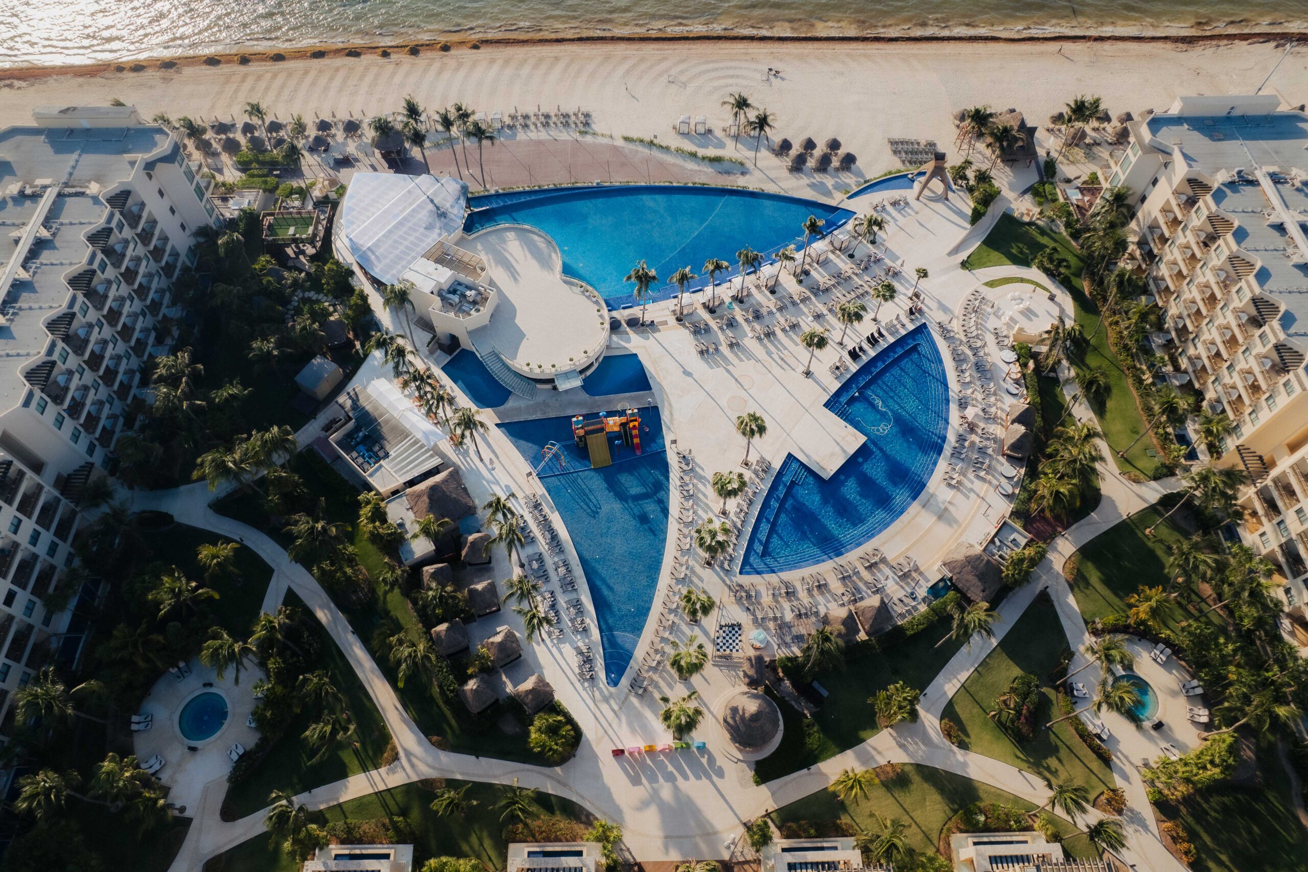 Dreams_Riviera_Cancun_Resort_&_Spa_Main_Pool